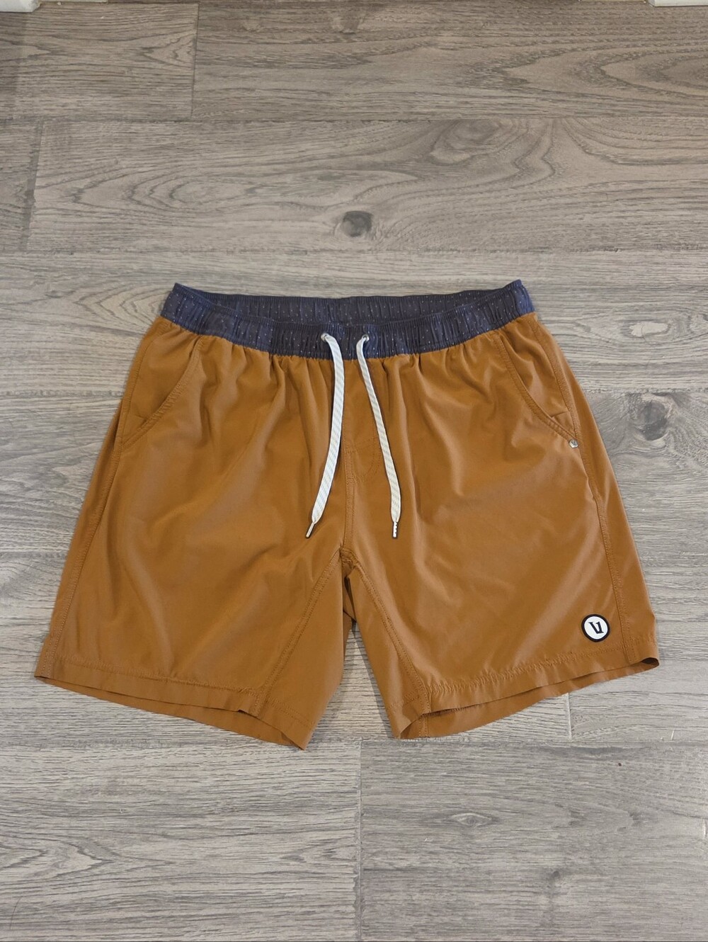 Vuori Kore Lined Athletic Shorts - Size XL 7" Inseam Tumeric Gold Colorway